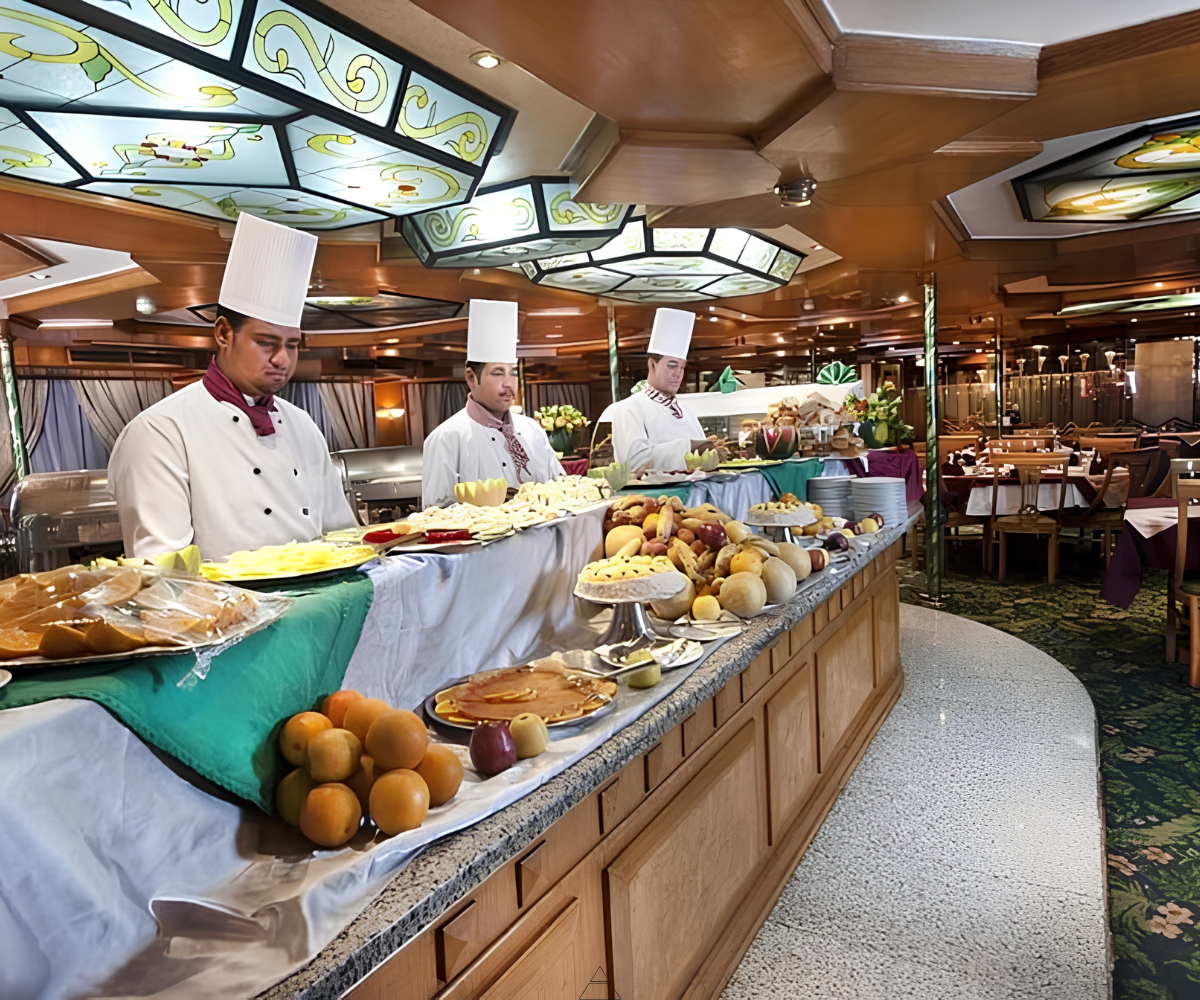 Open buffet dinner served on board the Nile cruise